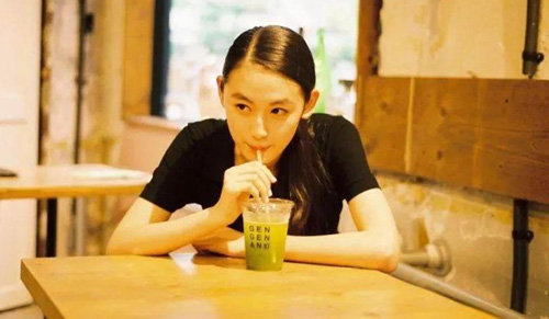 發(fā)朋友圈曬喝奶茶的短句，喝奶茶發(fā)朋友圈的句子